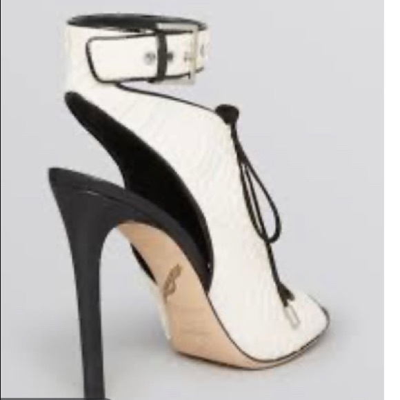 !NEW! Brian Atwood “Lodosa” white black sandals - Picture 3 of 7